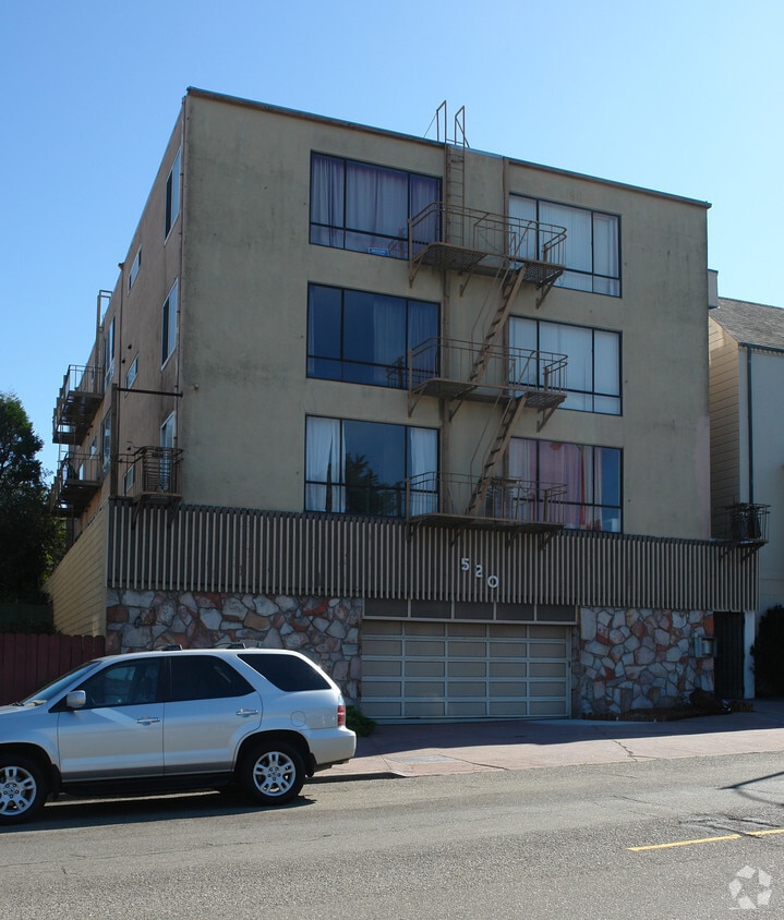 Primary Photo - 520 Parker Ave