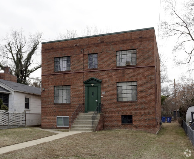 Building Photo - 3209 Massachusetts Ave SE