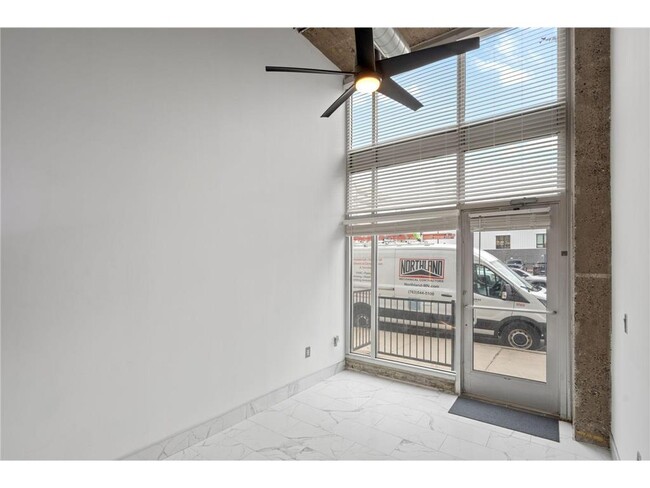 Building Photo - 521 S 7th St