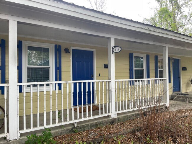 Foto del edificio - 616 E Duffy St