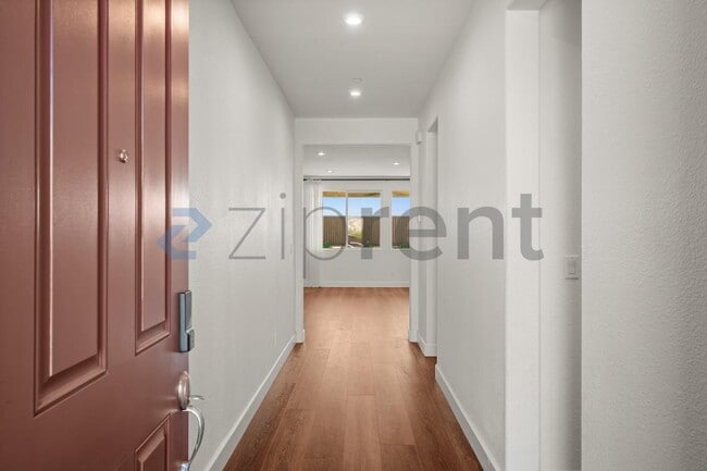 Foto del edificio - 1465 Blossom Way