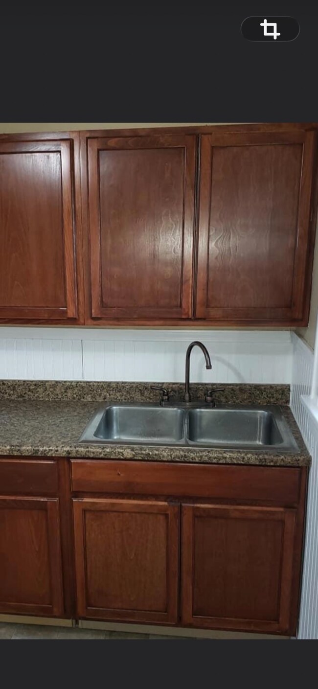 Building Photo - 173 N End Ave