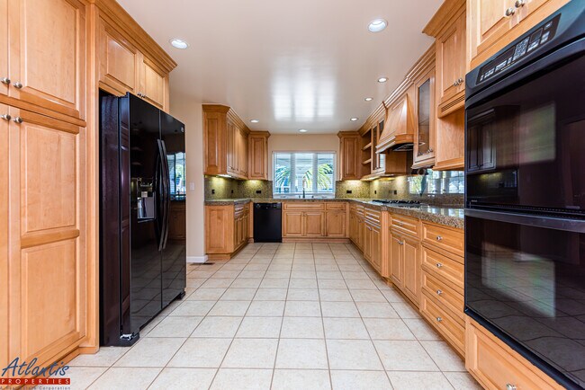 Building Photo - 6231 Mojave Dr