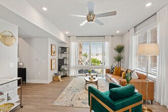 Building Photo - The Line