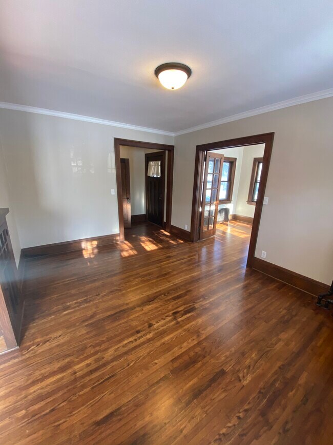 Living Room - 605 Ohio St