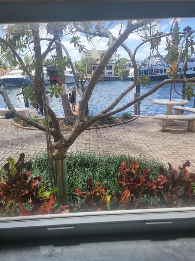 Foto del edificio - 815 Middle River Dr