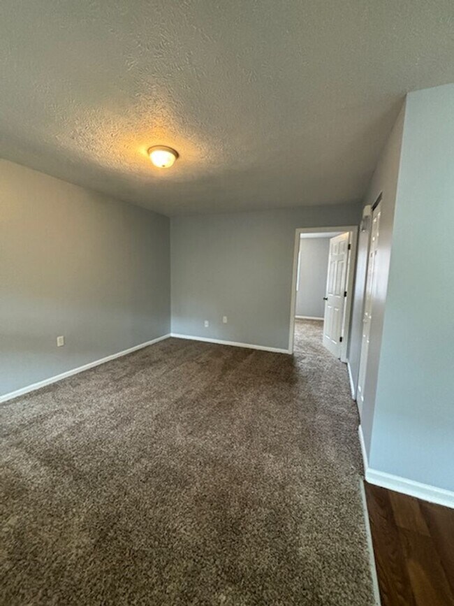 Foto del edificio - 437 Wood Creek Dr