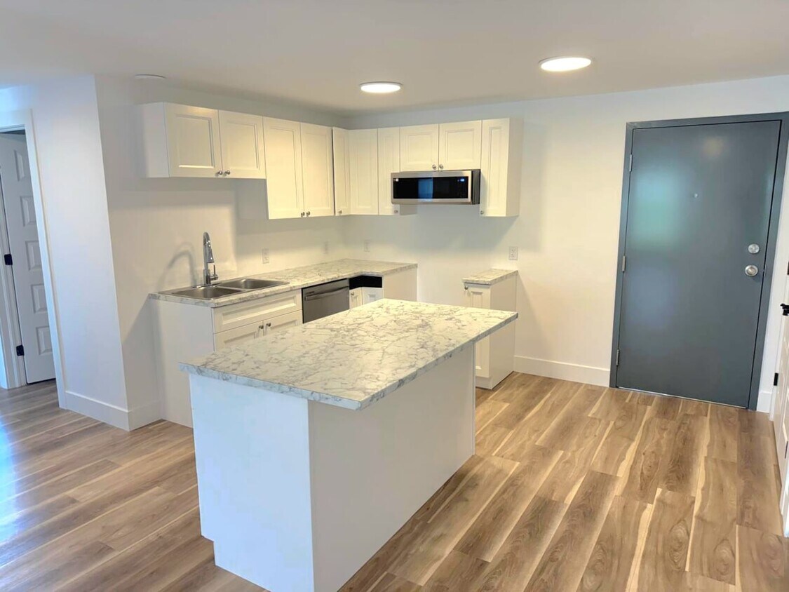 Photo principale - 3 Bedrooms 1 Bathroom Apartment