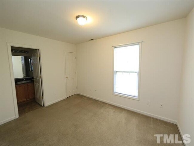 Foto del edificio - Chapel Hill / 3BR Townhouse Severin St. AVAILABLE