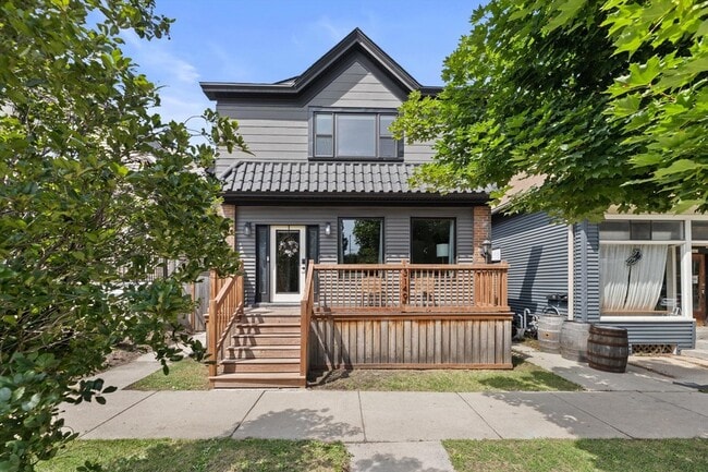Building Photo - 3149 S Howell Ave