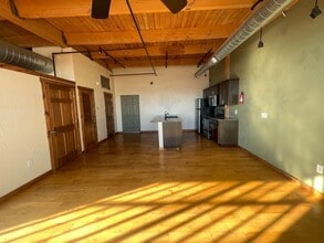 Building Photo - 601 N National Ave