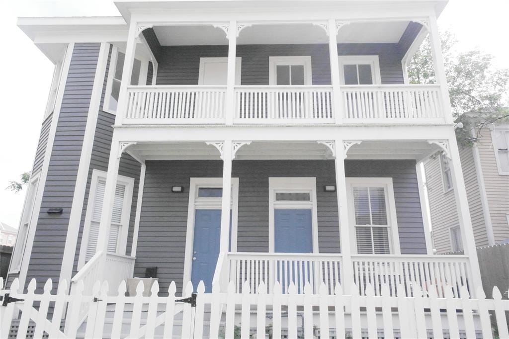 304 18th St Unit Up, Galveston, TX 77550 Room for Rent in Galveston