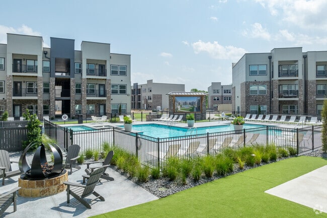 Building Photo - Crown at Seven Oaks Apartment Homes
