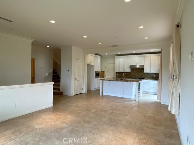 Building Photo - 32 Ovation