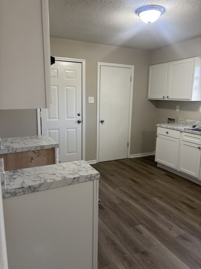 Foto del edificio - 5052 Blacksmith Dr