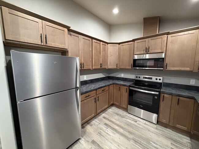 Building Photo - 1335 Lynn Ave