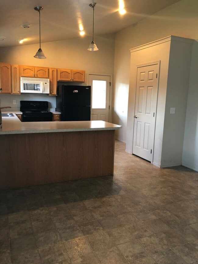 Building Photo - 801 N 4th St