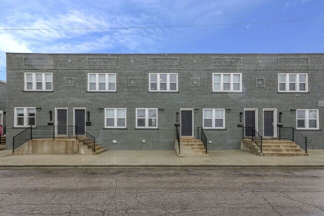 Foto del edificio - Modern 2BR Townhouse | Walk to Downtown | All Utilities Included