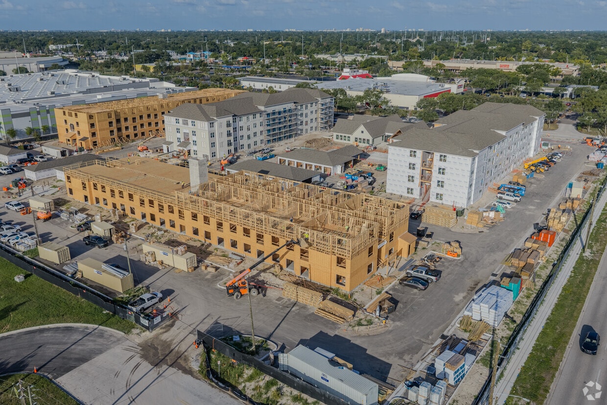 Building Photo - Hanover St. Petersburg