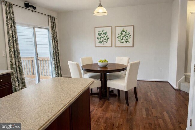 Foto del edificio - 6003 Popes Creek Pl