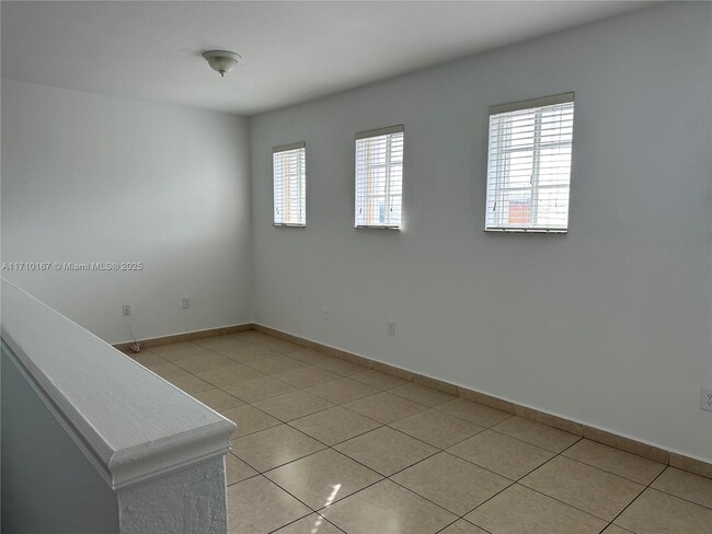 Foto del edificio - 7561 NW 176th Terrace