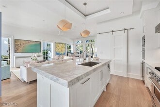 Building Photo - 982 9th Ave S