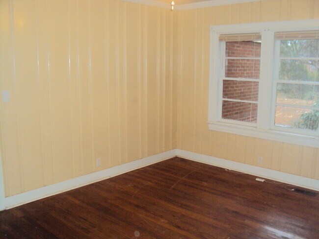 Building Photo - 1237 Rosewood Ave