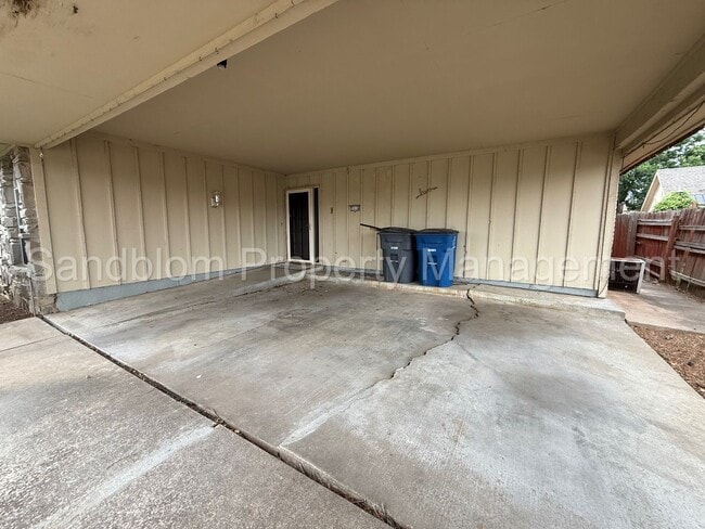 Building Photo - For Lease | South Tulsa Duplex | Available Now!