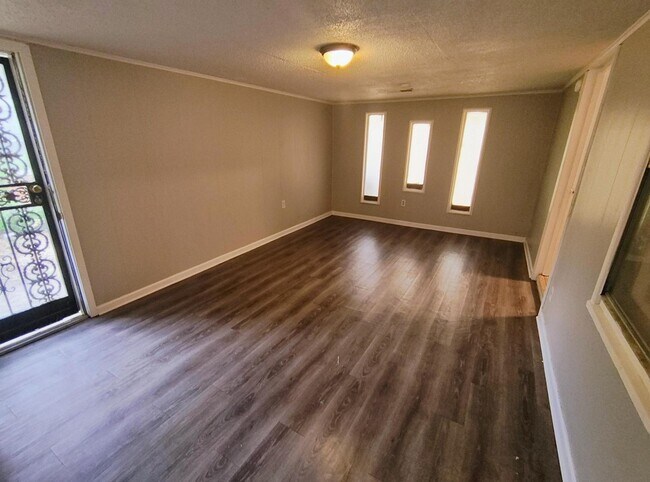Building Photo - 555 Byron Dr