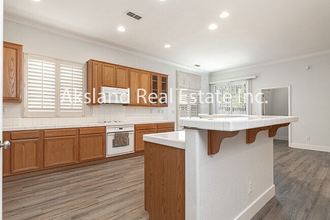 Foto del edificio - 611 Brookhurst Blvd