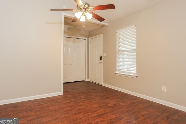 Building Photo - 2453 Crestdale Cir SE