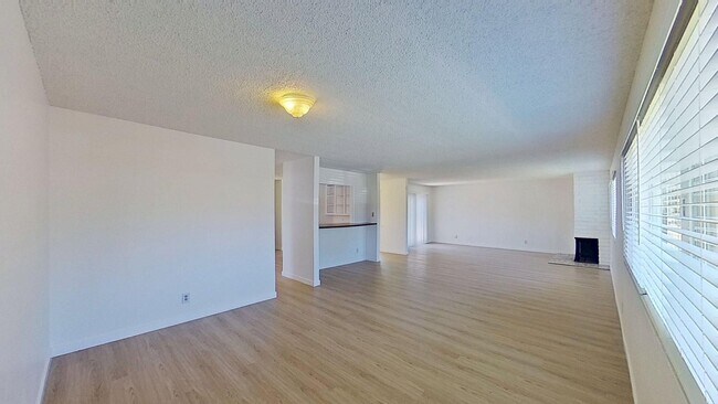 Foto del edificio - 9082 Central Ave