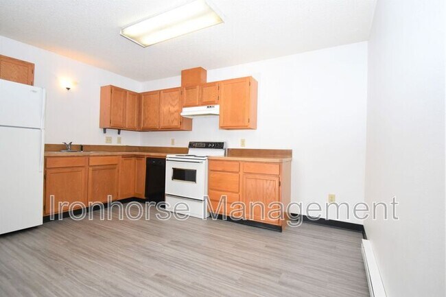 Building Photo - 811 W Villard St