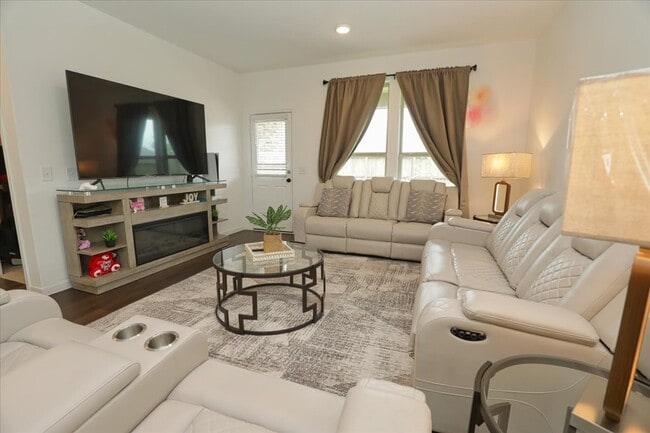 Building Photo - 14463 Cedar Ledge Ln