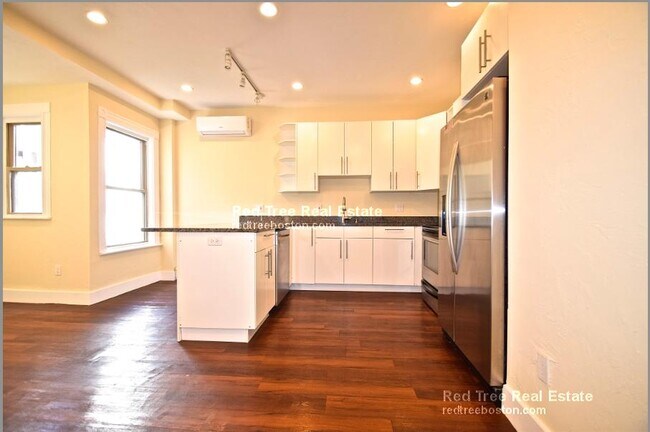 Building Photo - 15 Mackin St