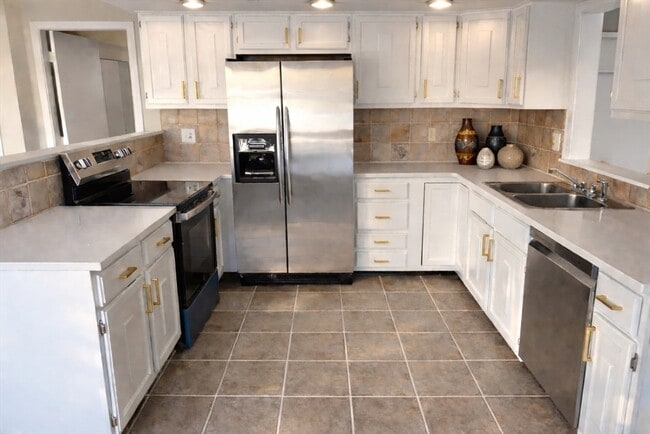 Foto del edificio - 74 Crockett Rd