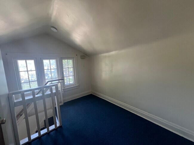 Foto del edificio - 1353 Harding Ave