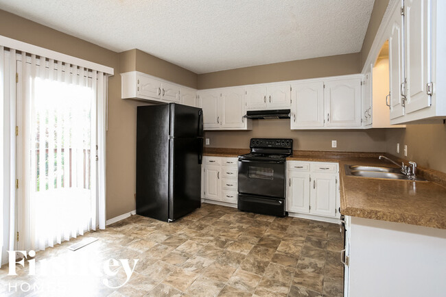 Building Photo - 1617 SE Brome Cir