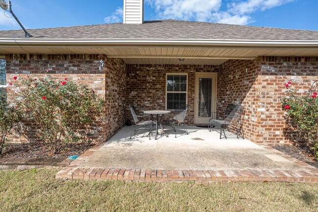 Building Photo - 4 Bedroom Single Family Home For Rent