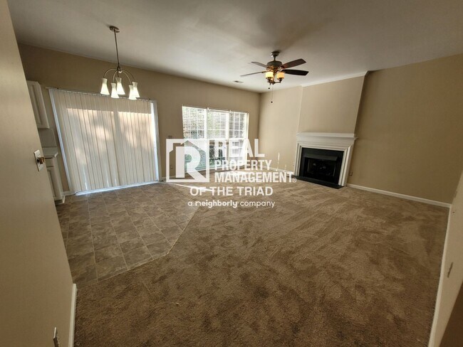 Foto del edificio - Spacious 3 Bedroom home off Jonestown Rd!!
