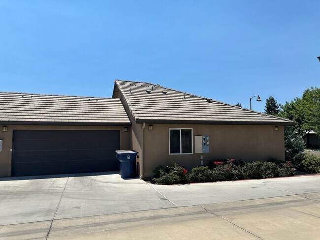 Foto del edificio - 2025 Bella Oaks Dr