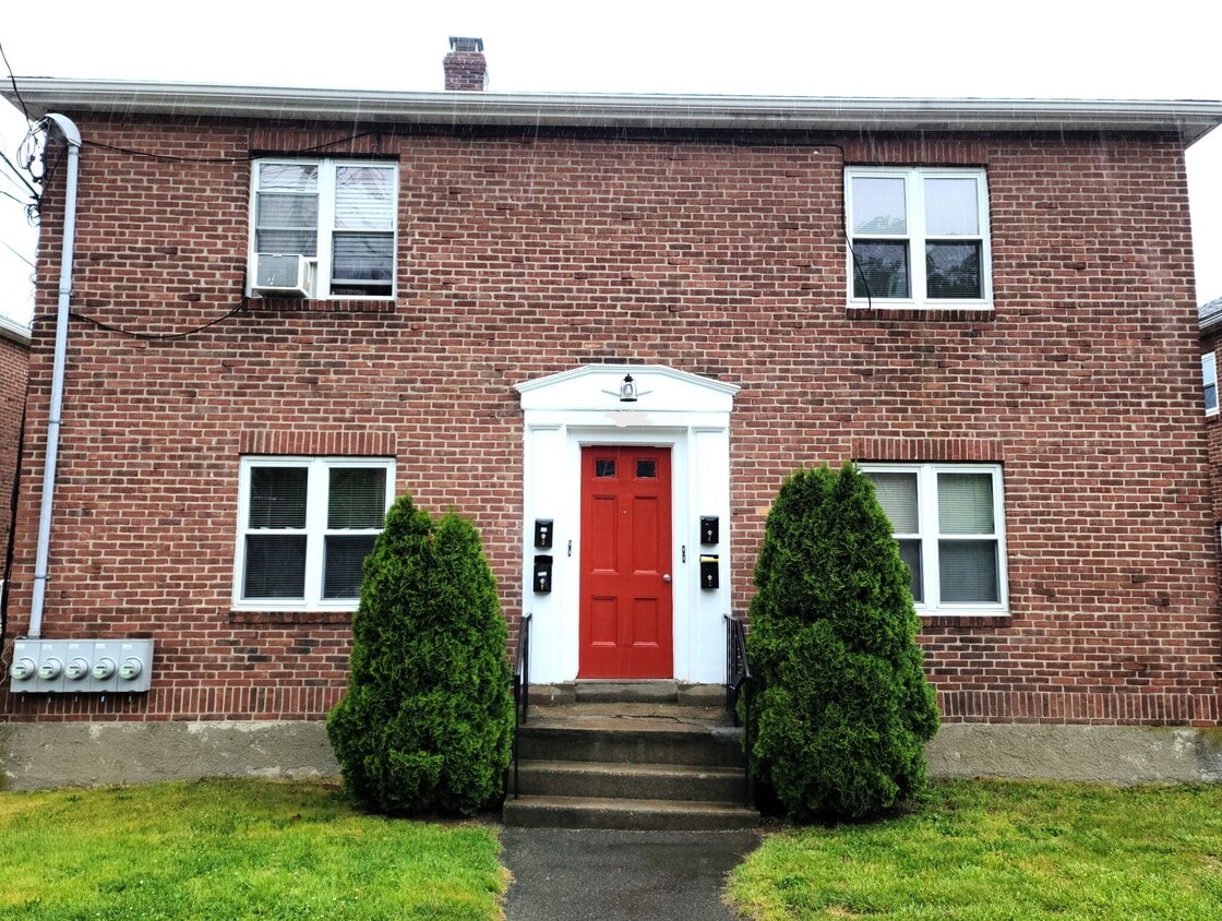Primary Photo - 21 Burke St