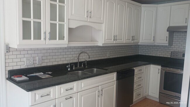 Building Photo - 3 bedrooms  in The Trails subdivision in O...