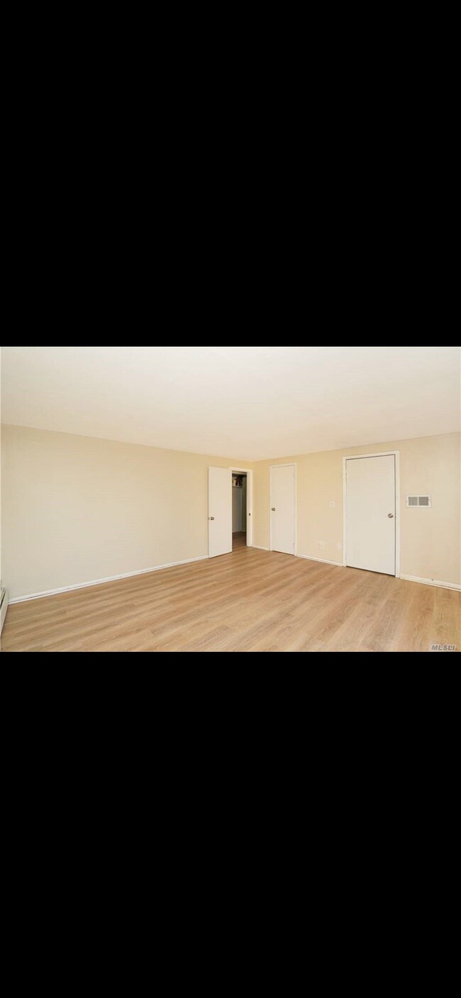 Foto del edificio - 756 Bohemia Pkwy