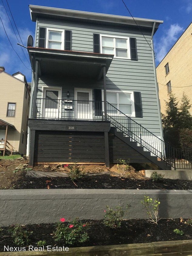 Primary Photo - 108 Hallock St