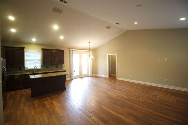 Building Photo - 3315 E Jersey Ave