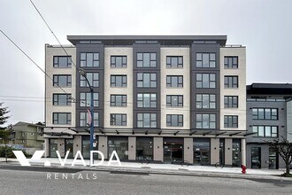 Building Photo - 3068 Kingsway