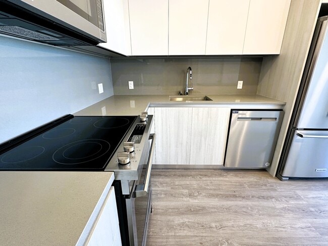 Building Photo - Stunning Unit at East City Condos (1+Den, ...