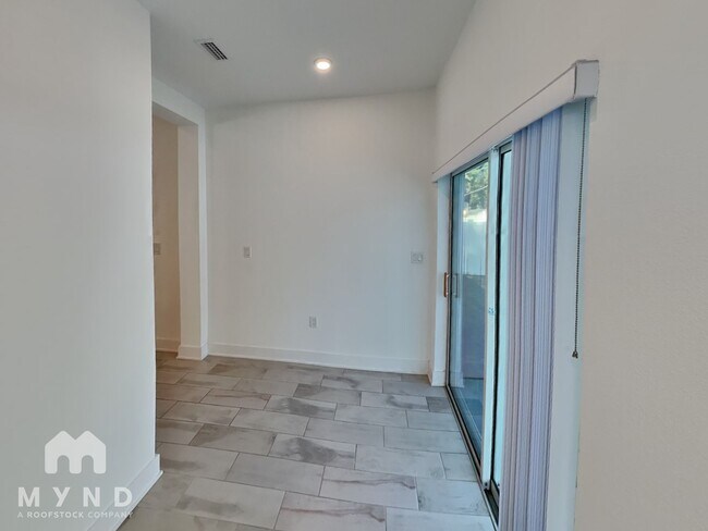 Foto del edificio - 1712 E Lambright St N