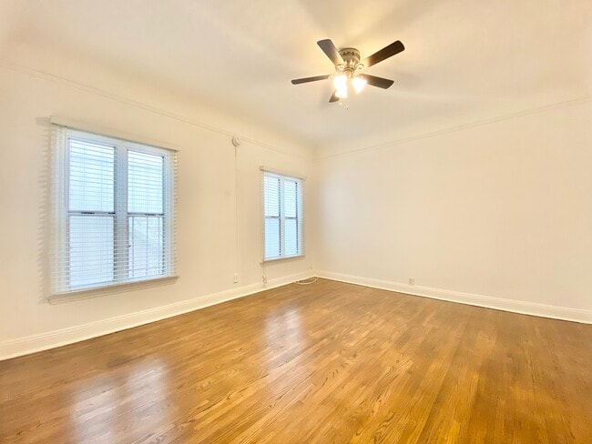 Building Photo - 834 S Orange Grove Ave